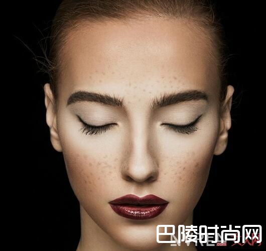 雀斑妆怎么走红的_雀斑妆教程大放送 做别样的可爱美女