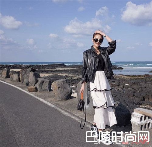 百褶半身裙如何打造可爱复古风_懒人穿搭:春天高腰的穿搭方式教你如何穿出大长腿