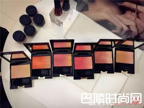 渐变腮红_比口红还有效 这10款腮红让直男难以抗拒！