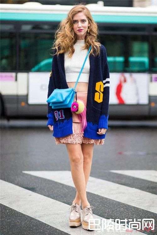 开衫怎么搭配显高挑_今年流行怎么穿 早春穿件长款针织开衫显高又显瘦