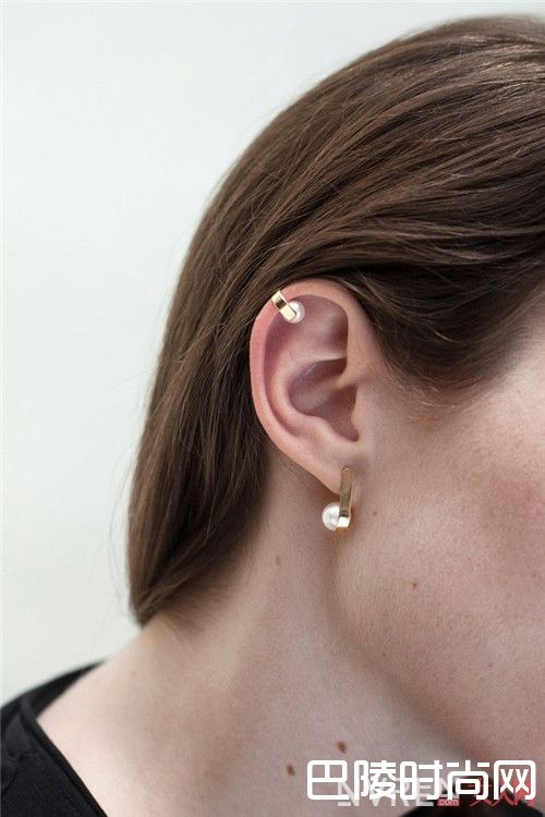 SASKIA DIEZ的配饰简介_春季必备哪些搭配利器？这些配饰承包你春季所有搭配