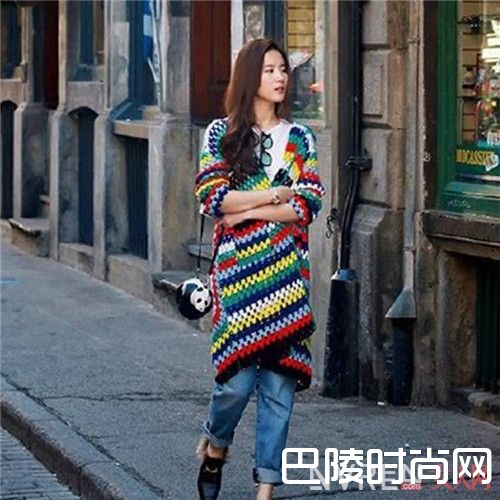 撞色拼接开衫如何搭清新文艺_今年流行怎么穿 早春穿件长款针织开衫显高又显瘦