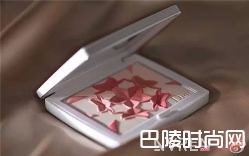 樱花腮红_比口红还有效 这10款腮红让直男难以抗拒！