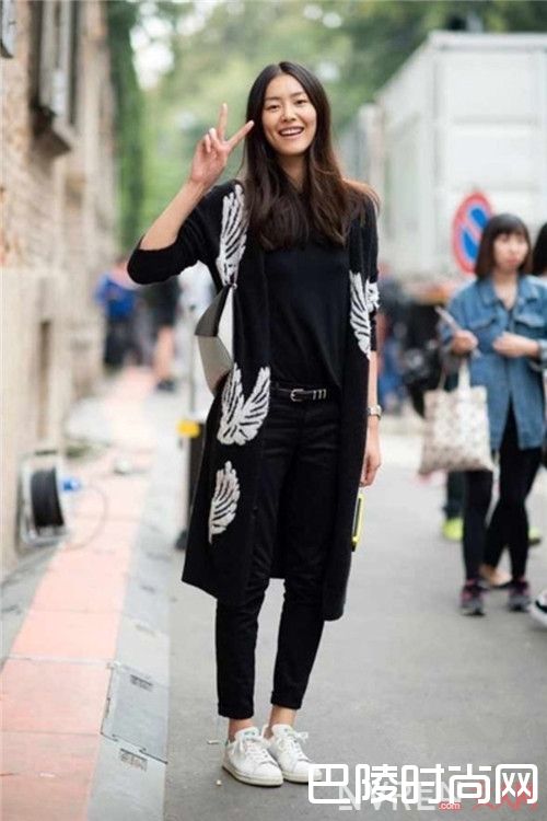 长款针织开衫怎么穿出完美线条_今年流行怎么穿 早春穿件长款针织开衫显高又显瘦