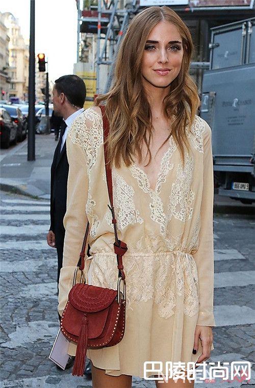 Nile系列包包简介_四个爆款包包召唤时髦的你 女生今年流行排第一的包包