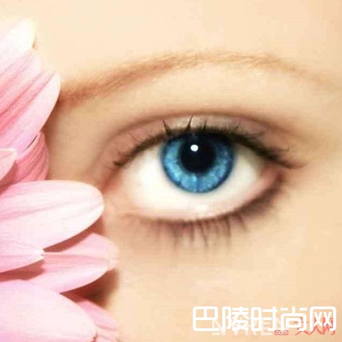 眼霜怎么涂_眼霜多大年龄开始用才最有效 眼睛的年轻需要及早保护