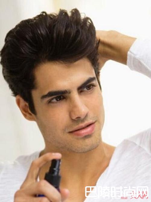 男人在办公室使用香水需要注意什么            _男人选择香水要视场合而定吗？不同场合男人选择香水秘诀是什么