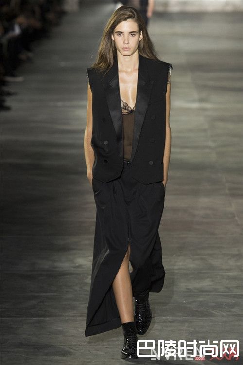 Maison Margiela秀场直击简介_压轴好戏巴黎时装周有趣的看点都在这 各种精彩让人目不转睛