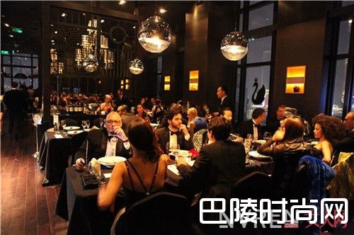 私人PARTY_如何在不同场所使用香水 最强大的香水秘籍看这个就够了