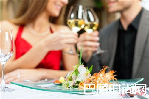 浪漫约会时_如何在不同场所使用香水 最强大的香水秘籍看这个就够了