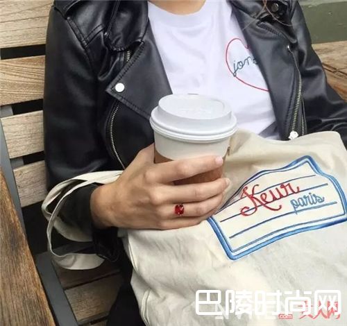 Keur paris刺绣Slogan t-shirt_春日物语 这些美好单品用来送自己永远不嫌多