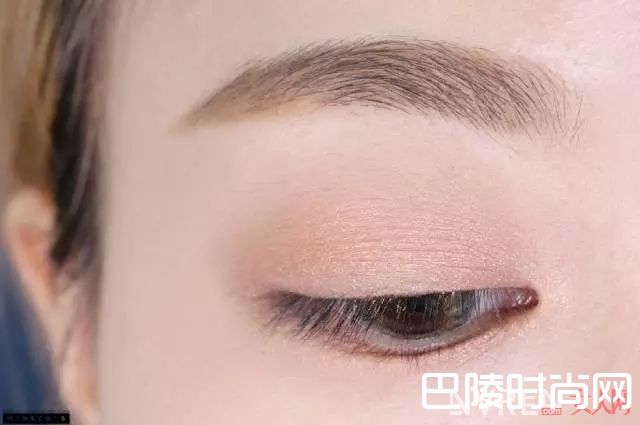 红棕色眼妆_实用技术贴——单眼皮女生应该怎样画眼妆？