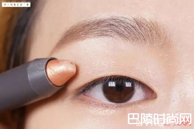 假双眼皮法_实用技术贴——单眼皮女生应该怎样画眼妆？