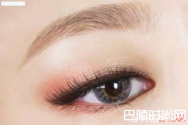 华丽金棕色眼妆_实用技术贴——单眼皮女生应该怎样画眼妆？