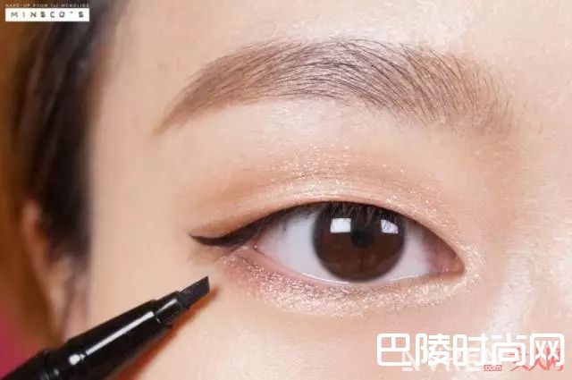 假双眼皮法_实用技术贴——单眼皮女生应该怎样画眼妆？