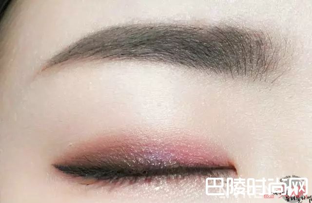 单眼皮眼妆需要注意什么_实用技术贴——单眼皮女生应该怎样画眼妆？
