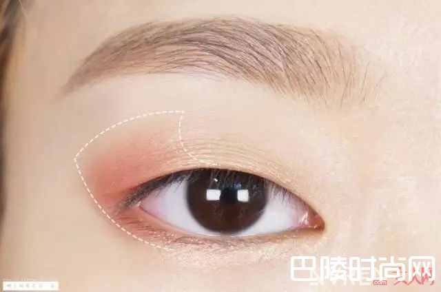 华丽金棕色眼妆_实用技术贴——单眼皮女生应该怎样画眼妆？