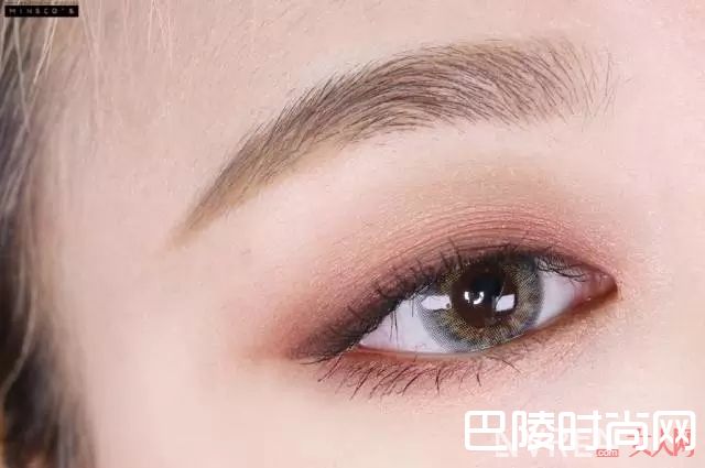 红棕色眼妆_实用技术贴——单眼皮女生应该怎样画眼妆？
