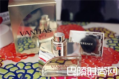 范思哲品牌简介_六款神秘感女性香氛大推荐 让他为你神魂颠倒