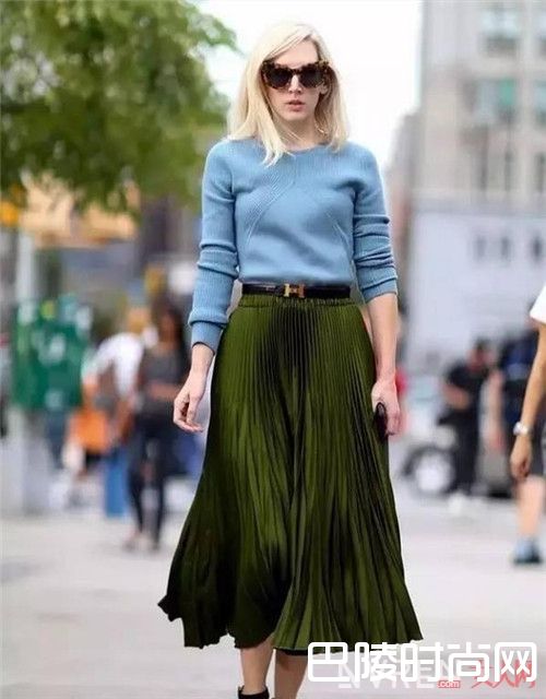 半身裙搭配什么有潮范_短裙搭配:短款半身裙怎么打造街头少女甜蜜风