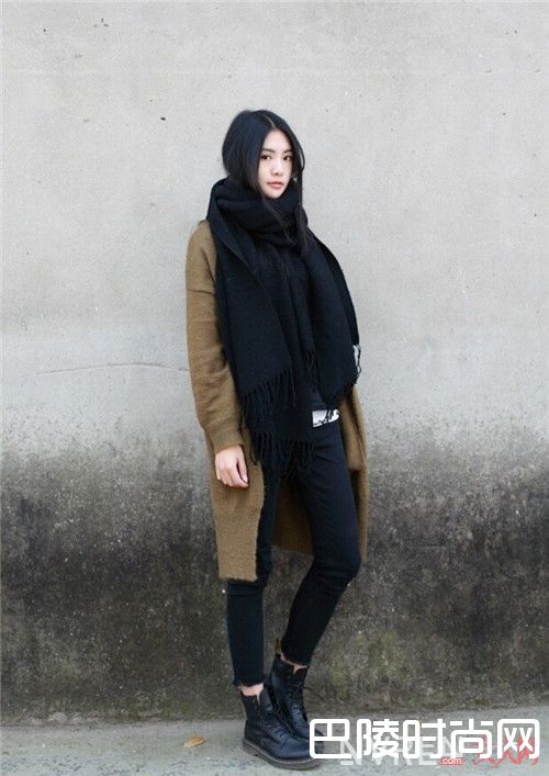 马丁靴搭配什么有气质_春寒料峭是穿平底鞋的好时机 怎么穿时髦显高?