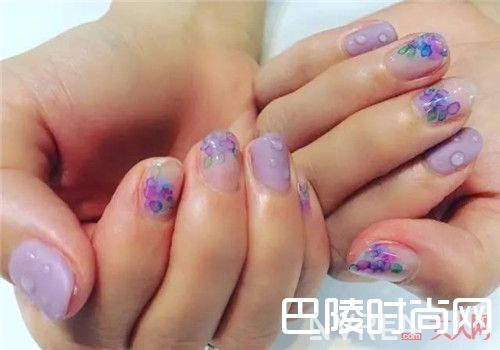 水彩元素美甲简介_2017春季十大流行美甲大盘点 给指甲换新装吧!