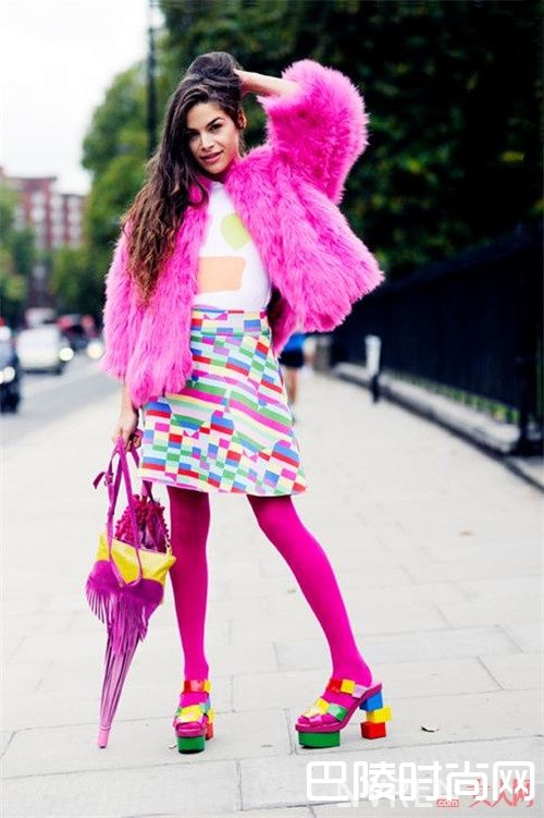 色彩太花禁忌_惊呆了！矮个女孩千万别这样穿衣服 十大禁忌