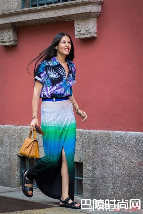 Valextra iside小包简介_潮流小包当道 你还有不入手的理由吗?