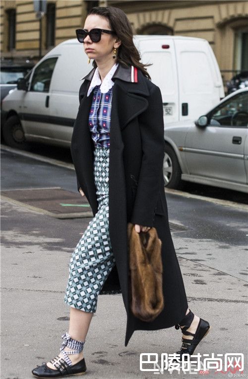 Miu Miu Ballerina芭蕾绑带鞋简介_2017年照样会火有哪9双鞋？百搭时髦还好走！