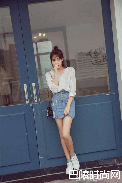 衬衫加露锁骨_女生们衬衫要这样搭配才够tide 衬衫搭配指南