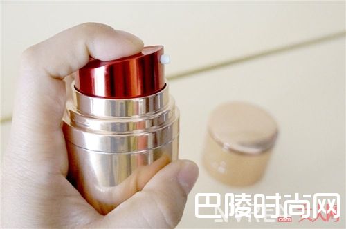 什么年龄才该用精华_关于精华的这些事 了解清楚再“败家”！