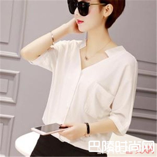 雪纺衬衫的款式_雪纺衬衫搭配手册  一招教你穿出御姐萝莉范