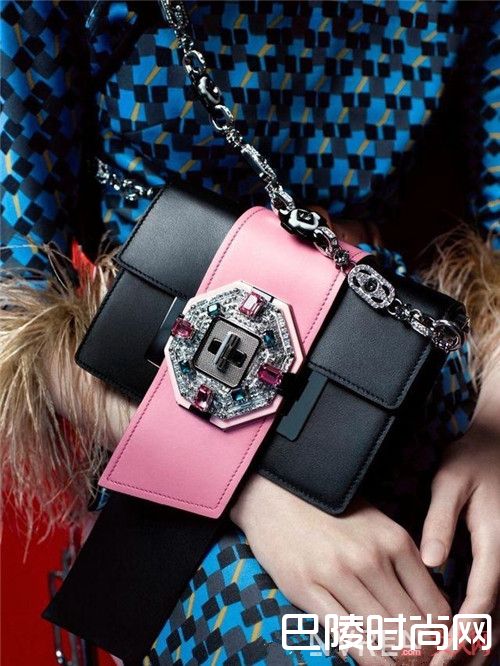 Prada Plex Ribbon小包简介_潮流小包当道 你还有不入手的理由吗？