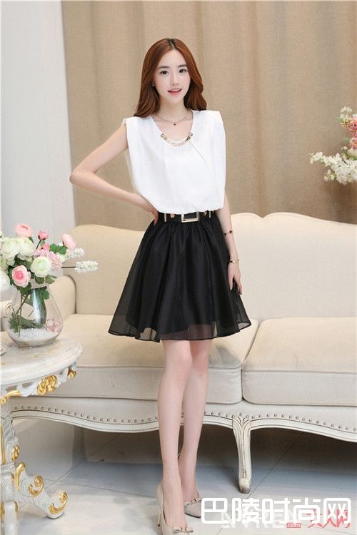 雪纺衬衫的款式_雪纺衬衫搭配手册  一招教你穿出御姐萝莉范