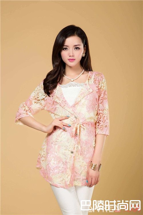 雪纺的材质分类_雪纺衬衫搭配手册  一招教你穿出御姐萝莉范