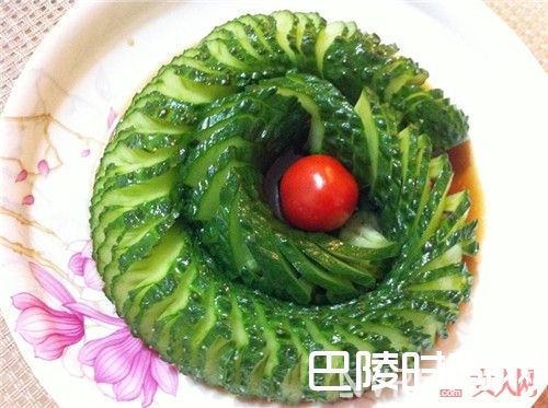 黄瓜能美白肌肤吗_美白护肤的几种蔬菜有哪些？皮肤不好多吃有效吗？