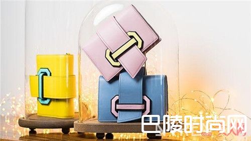 Prada Plex Ribbon小包简介_潮流小包当道 你还有不入手的理由吗？