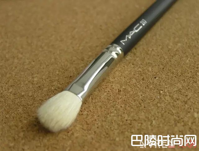 眼影刷的种类和选择_化妆刷选不对，买再多大牌化妆品都是浪费！