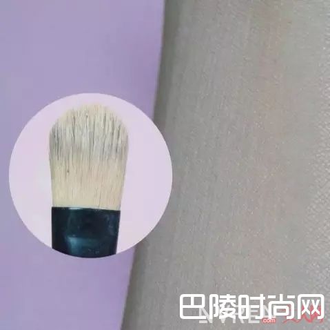 粉底刷的种类_化妆刷选不对，买再多大牌化妆品都是浪费！
