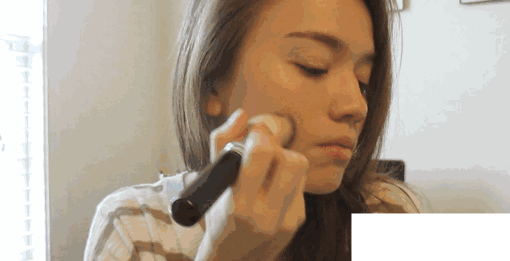 粉底刷的种类_化妆刷选不对，买再多大牌化妆品都是浪费！