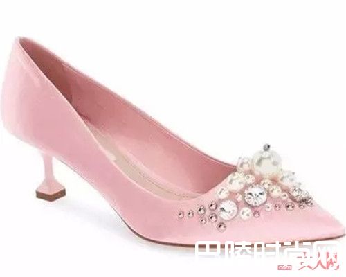 小猫跟鞋的今生_经典款变了新模样 看看这些鞋的前世今生