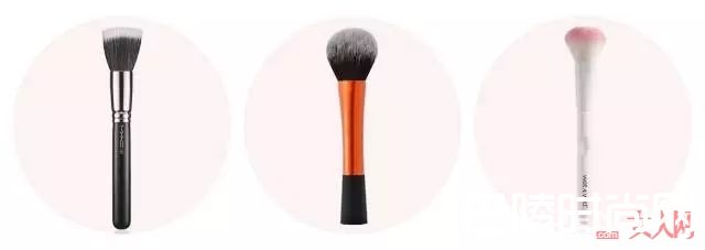 腮红刷推荐_化妆刷选不对，买再多大牌化妆品都是浪费！