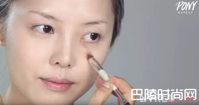 眼线刷和遮瑕刷_化妆刷选不对，买再多大牌化妆品都是浪费！