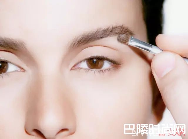 高光刷选择和推荐_化妆刷选不对，买再多大牌化妆品都是浪费！