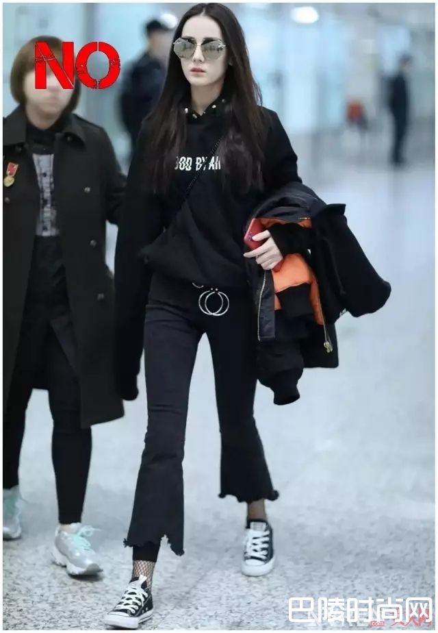 腿不直怎么穿_下半身不完美怎么办？教你用喇叭裤把腿变直变细屁股变小！