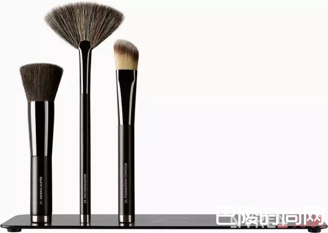 新款粉底刷_化妆刷选不对，买再多大牌化妆品都是浪费！