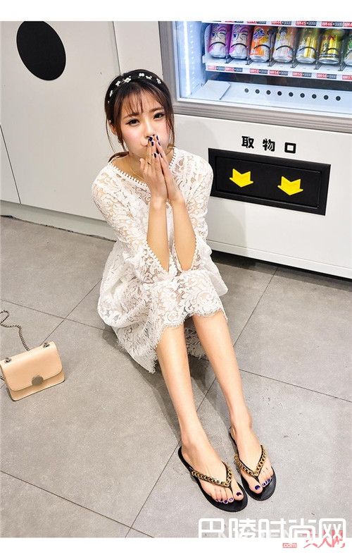 人字拖怎么挑选_夏天必备凉拖 如何挑选一双女神范的凉拖看着就够了