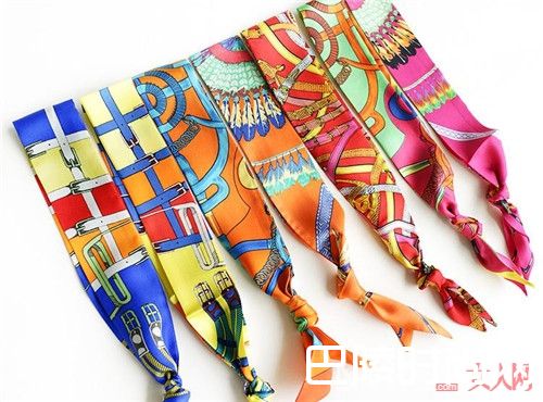 如何挑选好的丝巾_你真的会用丝巾吗  最详细的丝巾另类大解析