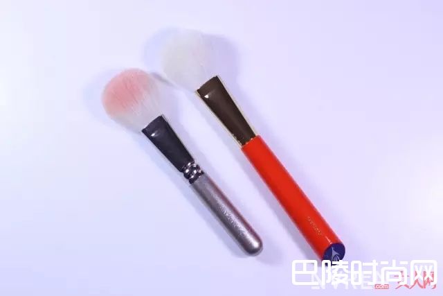 买化妆刷Tips_化妆刷选不对，买再多大牌化妆品都是浪费！