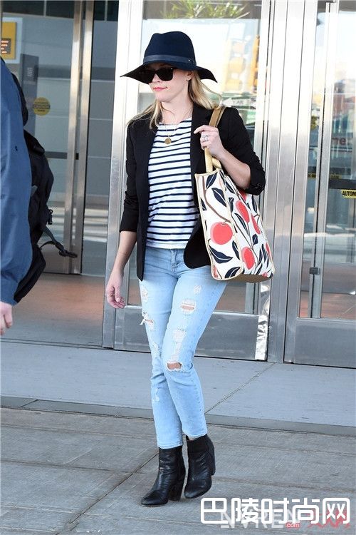 西装外套搭配什么内搭气场足_三种经典内搭单品让你的春天时髦不输细节!内搭与什么搭配好?